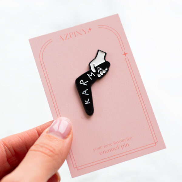pin brošňa karma
