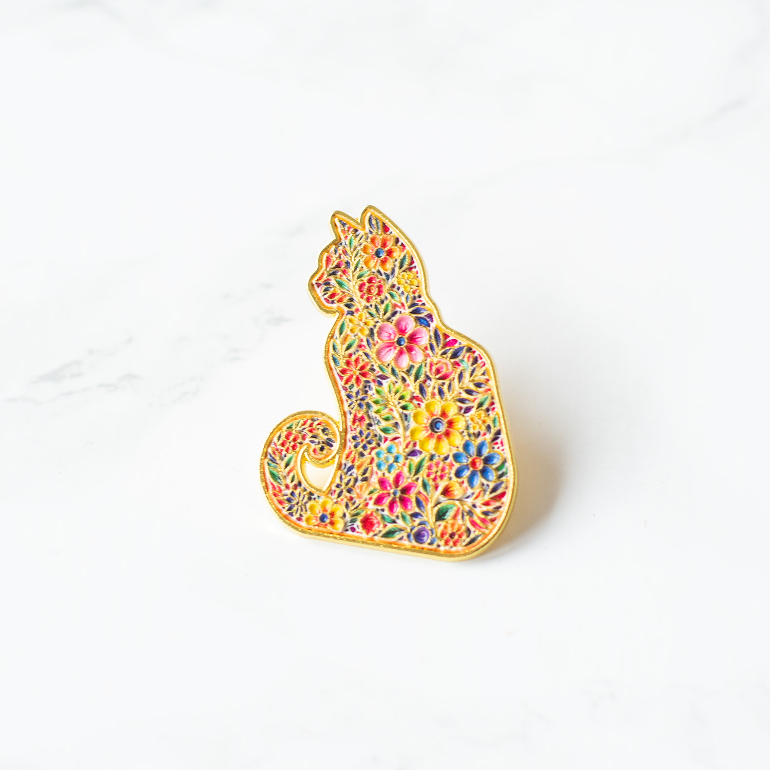 pin pripináčik mačka s kvetmi